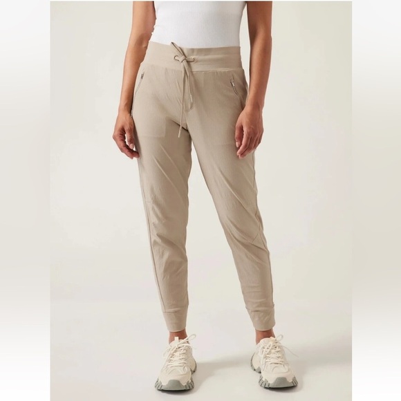 Athleta Pants - ATHLETA Trekkie North Jogger 12T or 12 Tall Ecru Pants #405726 EUC Pull On Pants